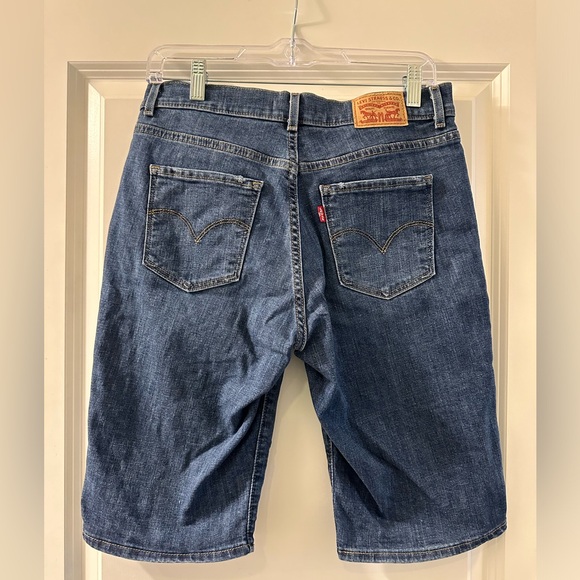 Levi’s Classic Bermuda Shorts - Picture 2 of 4